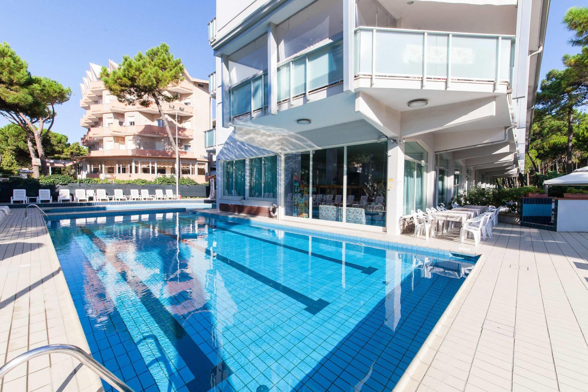 Hotel Sahara Milano Marittima Exterior foto